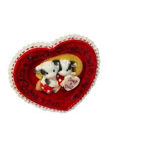 1997 Enesco Mary Rhyner Kiss‎ Hug a Bull Heart Figurine Desk Decor 3" x 3"